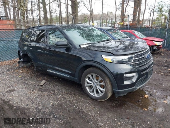 2024 Ford Explorer XLT with VIN 1FMSK8DH6RGA42433, listed as a IAAI auction lot 41807699 with 9,048 mi miles. Bid and sale history available at carsss.com. Image 1.