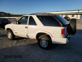 2001 GMC Jimmy SLS Comfort/Convenience with VIN 1GKCT18W01K173918, listed as a Copart auction lot 86317304 with 0 mi miles and Salvage Title. Bid and sale history available at carsss.com. Image 2.