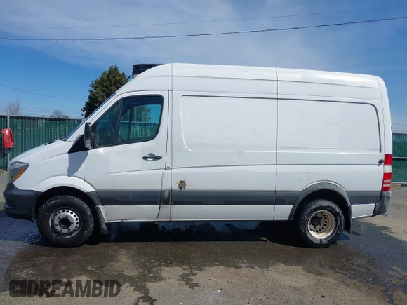 2017 Freightliner Sprinter Cargo z VIN WDYPF0CD1HP387256, wystawiony jako IAAI lot #41506530 z przebiegiem 177 117 mil mil oraz . Historia ofert i sprzedaży dostępna na DreamBid. Obrazek 14.
