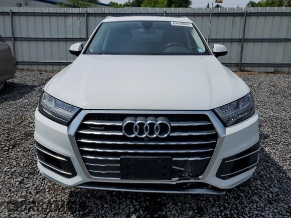 2019 Audi Q7 Premium Plus with VIN WA1LHAF71KD047849, listed as a Copart auction lot 64418045 with 59,686 mi miles and Salvage title. Bid and sale history available at DreamBid. Image 5.