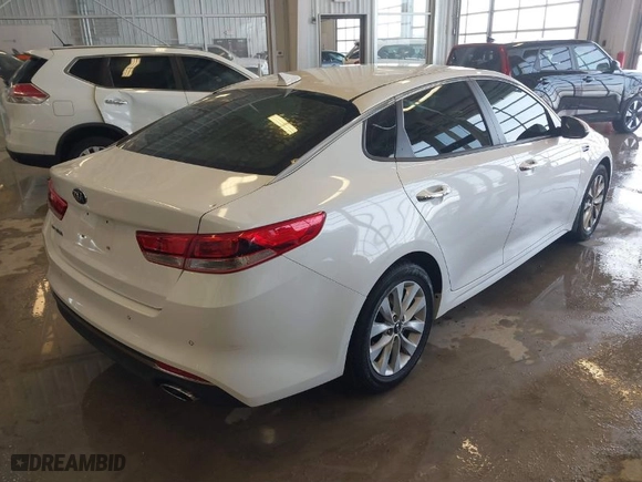 2018 Kia Optima LX with VIN 5XXGT4L36JG273964, listed as a IAAI auction lot 41552736 with 71,923 mi miles. Bid and sale history available at carsss.com. Image 4.