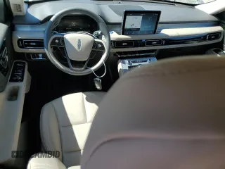 2023 Lincoln Aviator Standard z VIN 5LM5J6XC0PGL00380, wystawiony jako Copart lot #55167045 z przebiegiem 68 083 mil mil oraz Szkoda całkowita • Salvage title. Historia ofert i sprzedaży dostępna na DreamBid. Obrazek 8.