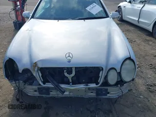 2003 Mercedes-Benz CLK 430 z VIN WDBLK70G13T130450, wystawiony jako IAAI lot #42280960 z przebiegiem 83 013 mil mil oraz . Historia ofert i sprzedaży dostępna na DreamBid. Obrazek 13.