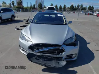 2014 Tesla Model S 60 z VIN 5YJSA1H17EFP43546, wystawiony jako IAAI lot #41896443 z przebiegiem Nie podano mil oraz . Historia ofert i sprzedaży dostępna na DreamBid. Obrazek 13.