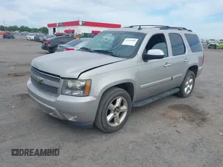 2008 Chevrolet Tahoe 3LT z VIN 1GNFK13088R244869, wystawiony jako IAAI lot #42155944 z przebiegiem 162 620 mil mil oraz . Historia ofert i sprzedaży dostępna na DreamBid. Obrazek 2.