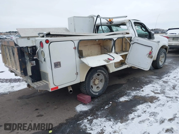 2006 Ford F-350 XL z VIN 1FDSF34506EA60799, wystawiony jako IAAI lot #41407388 z przebiegiem 156 101 mil mil oraz . Historia ofert i sprzedaży dostępna na DreamBid. Obrazek 4.