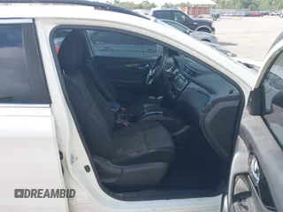 2017 Nissan Rogue SV z VIN JN1BJ1CP7HW007270, wystawiony jako IAAI lot #41908931 z przebiegiem 94 373 mil mil oraz . Historia ofert i sprzedaży dostępna na DreamBid. Obrazek 5.