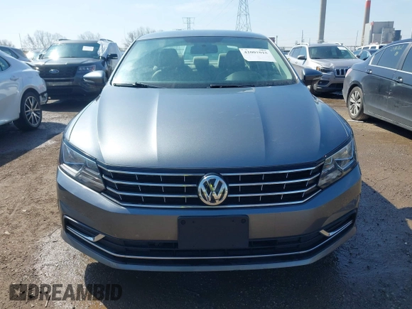 2018 Volkswagen Passat S z VIN 1VWAA7A35JC031938, wystawiony jako IAAI lot #42001015 z przebiegiem 109 450 mil mil oraz . Historia ofert i sprzedaży dostępna na DreamBid. Obrazek 12.
