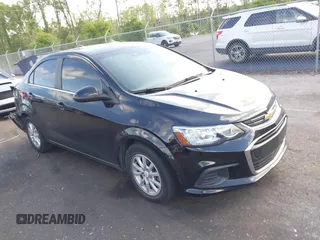 2020 Chevrolet Sonic LT z VIN 1G1JD5SB5L4106602, wystawiony jako IAAI lot #42159240 z przebiegiem 74 339 mil mil oraz . Historia ofert i sprzedaży dostępna na DreamBid. Obrazek 1.