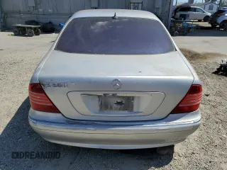 2004 Mercedes-Benz S 500 z VIN WDBNG75J74A419831, wystawiony jako Copart lot #56984295 z przebiegiem Nie podano mil oraz Czysty tytuł • Clean title. Historia ofert i sprzedaży dostępna na DreamBid. Obrazek 6.