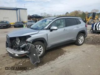 2022 Toyota Corolla Cross LE z VIN 7MUCAAAG0NV023297, wystawiony jako Copart lot #50519005 z przebiegiem 36 490 mil mil oraz Szkody całkowita. Historia ofert i sprzedaży dostępna na DreamBid. Obrazek 1.