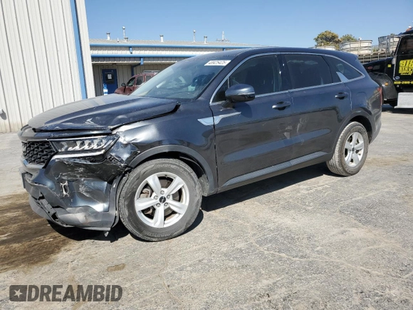 2022 Kia Sorento LX z VIN 5XYRG4LC9NG086684, wystawiony jako Copart lot #48925425 z przebiegiem 51 376 mil mil oraz Szkoda całkowita • Salvage title. Historia ofert i sprzedaży dostępna na DreamBid. Obrazek 1.