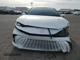 2025 Toyota Camry LE z VIN 4T1DAACK9SU016805, wystawiony jako Copart lot #51182295 z przebiegiem 9 937 mil mil oraz Szkoda całkowita • Salvage title. Historia ofert i sprzedaży dostępna na DreamBid. Obrazek 5.
