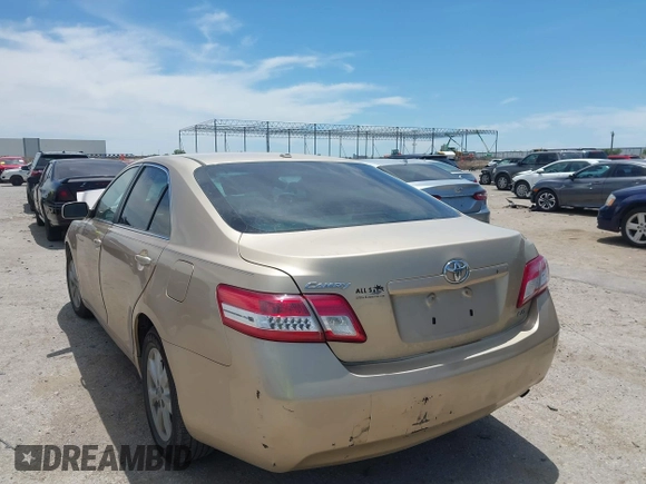 2011 Toyota Camry LE z VIN 4T1BF3EK7BU230614, wystawiony jako IAAI lot #42313505 z przebiegiem 218 730 mil mil oraz . Historia ofert i sprzedaży dostępna na DreamBid. Obrazek 3.
