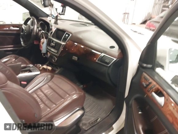 2015 Mercedes-Benz GL-Class GL 63 AMG with VIN 4JGDF7EE8FA448000, listed as a IAAI auction lot 41299617 with 124,456 mi miles. Bid and sale history available at carsss.com. Image 5.