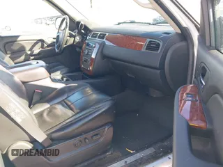 2007 Chevrolet Suburban LT with VIN 1GNFK16357J184567, listed as a IAAI auction lot 41811824 with 233,405 mi miles and . Bid and sale history available at DreamBid. Image 5.