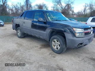 2002 Chevrolet Avalanche with VIN 3GNEK13T02G207120, listed as a IAAI auction lot 41896402 with 268,000 mi miles. Bid and sale history available at carsss.com. Image 1.