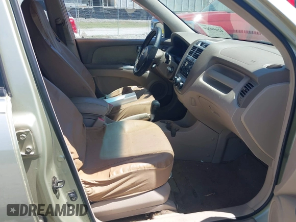 2005 Kia Sportage LX with VIN KNDJF723457060171, listed as a IAAI auction lot 42059269 with 189,461 mi miles and . Bid and sale history available at carsss.com. Image 5.