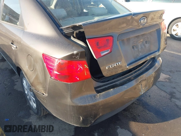 2011 Kia Forte EX with VIN KNAFU4A25B5358977, listed as a IAAI auction lot 40992404 with 137,478 mi miles. Bid and sale history available at carsss.com. Image 6.