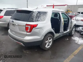 2017 Ford Explorer XLT with VIN 1FM5K8D81HGA60043, listed as a IAAI auction lot 41801281 with 88,568 mi miles and . Bid and sale history available at carsss.com. Image 4.