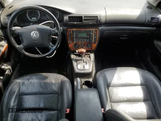 2003 Volkswagen Passat z VIN WVWPH63B83P389277, wystawiony jako Copart lot #66245594 z przebiegiem 108 579 mil mil oraz Szkoda całkowita • Salvage title. Historia ofert i sprzedaży dostępna na DreamBid. Obrazek 8.
