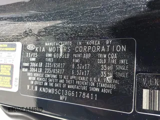2016 Kia Sedona LX with VIN KNDMB5C13G6178411, listed as a IAAI auction lot 41993035 with 118,585 mi miles. Bid and sale history available at carsss.com. Image 9.