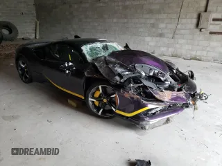 2023 Ferrari SF90 z VIN ZFF95NLA8P0299159, wystawiony jako Copart lot #52724044 z przebiegiem Nie podano mil oraz Szkody całkowita. Historia ofert i sprzedaży dostępna na DreamBid. Obrazek 4.