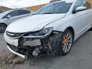 2015 Chrysler 200 C z VIN 1C3CCCEG8FN674005, wystawiony jako IAAI lot #41675854 z przebiegiem 110 066 mil mil oraz . Historia ofert i sprzedaży dostępna na DreamBid. Obrazek 6.