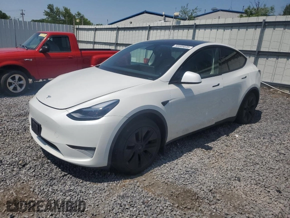 2024 Tesla Model Y Long Range z VIN 7SAYGAEE8RF211702, wystawiony jako Copart lot #58569035 z przebiegiem 8 797 mil mil oraz Szkoda całkowita • Salvage title. Historia ofert i sprzedaży dostępna na DreamBid. Obrazek 1.