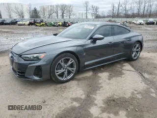 2024 Audi e-tron GT Premium Plus z VIN WAUFJBFW0R7000208, wystawiony jako Copart lot #49434575 z przebiegiem 7765 mil mil oraz Szkody całkowita. Historia ofert i sprzedaży dostępna na DreamBid. Obrazek 1.