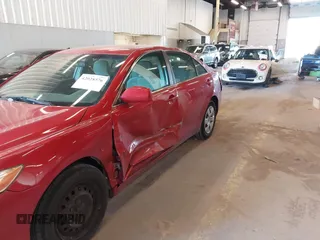 2007 Toyota Camry CE z VIN 4T4BE46K37R004090, wystawiony jako IAAI lot #42028376 z przebiegiem 110 803 mil mil oraz . Historia ofert i sprzedaży dostępna na DreamBid. Obrazek 6.