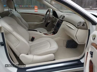 2009 Mercedes-Benz CLK 350 z VIN WDBTK56F59T110276, wystawiony jako IAAI lot #41800341 z przebiegiem 157 883 mil mil oraz . Historia ofert i sprzedaży dostępna na DreamBid. Obrazek 5.