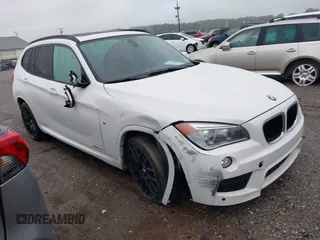 2014 BMW X1 xDrive28i z VIN WBAVL1C53EVY19862, wystawiony jako IAAI lot #42233238 z przebiegiem 167 690 mil mil oraz . Historia ofert i sprzedaży dostępna na DreamBid. Obrazek 1.