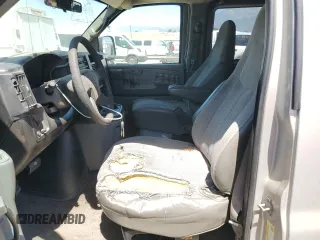 2007 Chevrolet Express Passenger with VIN 1GAHG39U871190066, listed as a Copart auction lot 57879915 with 250,921 mi miles and Clean title. Bid and sale history available at DreamBid. Image 7.
