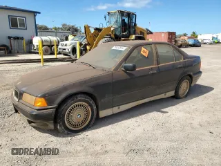 1993 BMW 3 Series z VIN WBACB3316PFE10919, wystawiony jako Copart lot #76412814 z przebiegiem 113 386 mil mil oraz Czysty tytuł • Clean title. Historia ofert i sprzedaży dostępna na DreamBid. Obrazek 1.