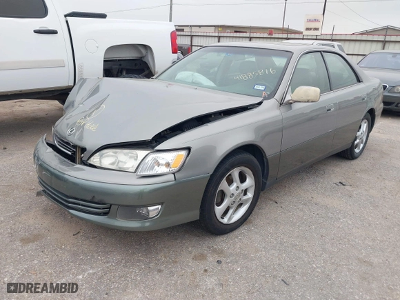 2001 Lexus ES 300 with VIN JT8BF28G210304595, listed as a IAAI auction lot 41885816 with 266,853 mi miles. Bid and sale history available at carsss.com. Image 2.