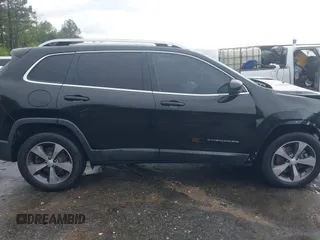 2019 Jeep Cherokee Limited z VIN 1C4PJMDX5KD136372, wystawiony jako IAAI lot #41909230 z przebiegiem 71 508 mil mil oraz . Historia ofert i sprzedaży dostępna na DreamBid. Obrazek 14.