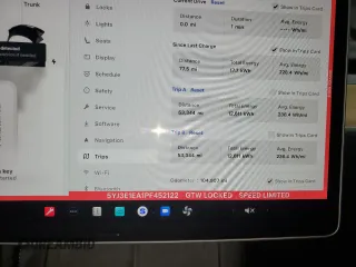 2023 Tesla Model 3 z VIN 5YJ3E1EA1PF452122, wystawiony jako Copart lot #63576995 z przebiegiem 104 907 mil mil oraz Czysty tytuł • Clean title. Historia ofert i sprzedaży dostępna na DreamBid. Obrazek 9.