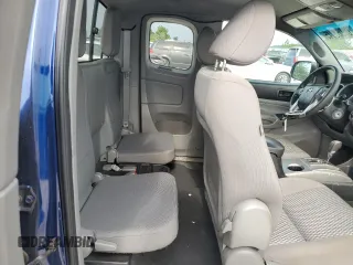 2015 Toyota Tacoma z VIN 5TFUX4EN6FX031844, wystawiony jako Copart lot #60068045 z przebiegiem 125 318 mil mil oraz Czysty tytuł • Clean title. Historia ofert i sprzedaży dostępna na DreamBid. Obrazek 10.