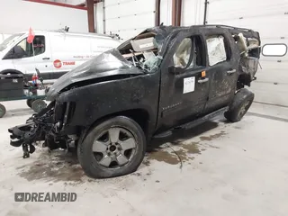 2012 Chevrolet Suburban LT z VIN 1GNSKJE72CR153842, wystawiony jako IAAI lot #42314399 z przebiegiem Nie podano mil oraz . Historia ofert i sprzedaży dostępna na DreamBid. Obrazek 2.