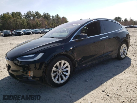 2017 Tesla Model X 90D z VIN 5YJXCBE23HF057270, wystawiony jako Copart lot #51056605 z przebiegiem 45 541 mil mil oraz Szkody całkowita. Historia ofert i sprzedaży dostępna na DreamBid. Obrazek 1.