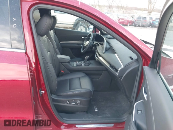 2024 Cadillac XT4 AWD Premium Luxury z VIN 1GYFZDR40RF102464, wystawiony jako IAAI lot #41968335 z przebiegiem 25 676 mil mil oraz . Historia ofert i sprzedaży dostępna na DreamBid. Obrazek 5.