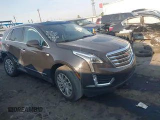 2019 Cadillac XT5 Luxury FWD z VIN 1GYKNCRS2KZ251207, wystawiony jako IAAI lot #42066271 z przebiegiem 128 226 mil mil oraz . Historia ofert i sprzedaży dostępna na DreamBid. Obrazek 1.