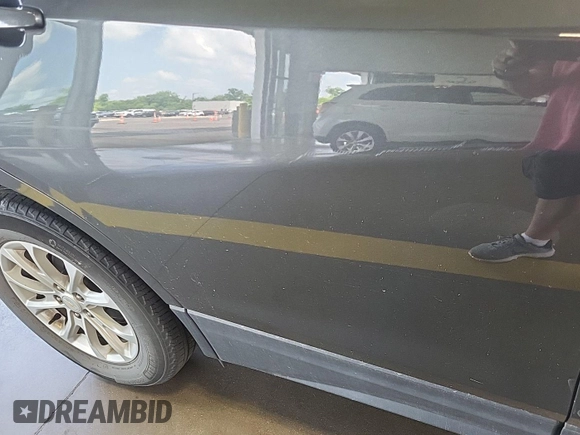 2020 Chevrolet Equinox LT with VIN 2GNAXJEV5L6235622, listed as a IAAI auction lot 42843936 with 65,504 mi miles and . Bid and sale history available at DreamBid. Image 19.