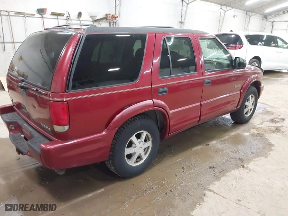 1999 Oldsmobile Bravada with VIN 1GHDT13W9X2701952, listed as a IAAI auction lot 42093184 with 121,532 mi miles. Bid and sale history available at carsss.com. Image 4.