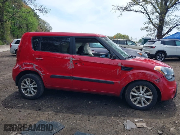 2013 Kia Soul + z VIN KNDJT2A63D7610143, wystawiony jako IAAI lot #42124581 z przebiegiem 104 155 mil mil oraz . Historia ofert i sprzedaży dostępna na DreamBid. Obrazek 13.