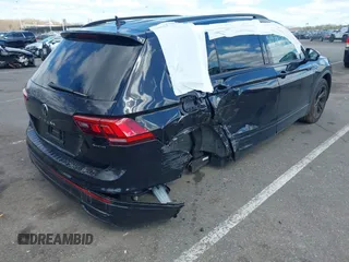 2024 Volkswagen Tiguan SE R-Line Black с VIN 3VV8B7AX0RM112035, выставлен на аукционе IAAI как лот 41978774 с пробегом 7 658 миль миль и . История ставок и продаж доступна на DreamBid. Изображение 4.