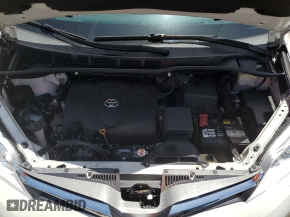 2018 Toyota Sienna XLE Auto Access Seat with VIN 5TDYZ3DC7JS962051, listed as a Copart auction lot 63115935 with 67,253 mi miles and Salvage title. Bid and sale history available at DreamBid. Image 12.