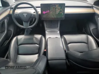 2021 Tesla Model 3 Standard Range Plus z VIN 5YJ3E1EAXMF973450, wystawiony jako Copart lot #52766645 z przebiegiem 66 827 mil mil oraz Szkoda całkowita • Salvage title. Historia ofert i sprzedaży dostępna na DreamBid. Obrazek 8.