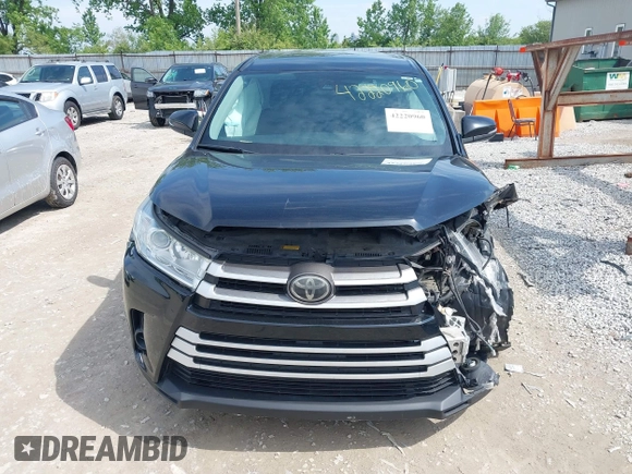 2018 Toyota Highlander LE z VIN 5TDBZRFH7JS889068, wystawiony jako IAAI lot #42220960 z przebiegiem 139 106 mil mil oraz . Historia ofert i sprzedaży dostępna na DreamBid. Obrazek 13.